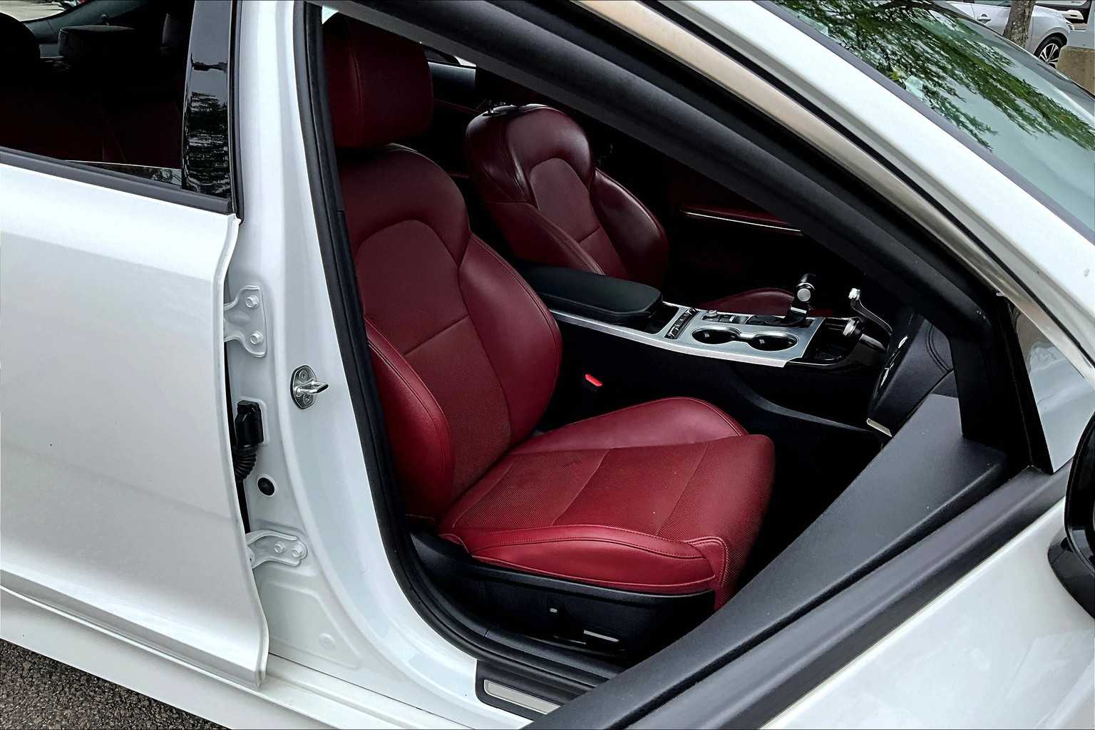2022 Kia Stinger GT1 - Photo 11