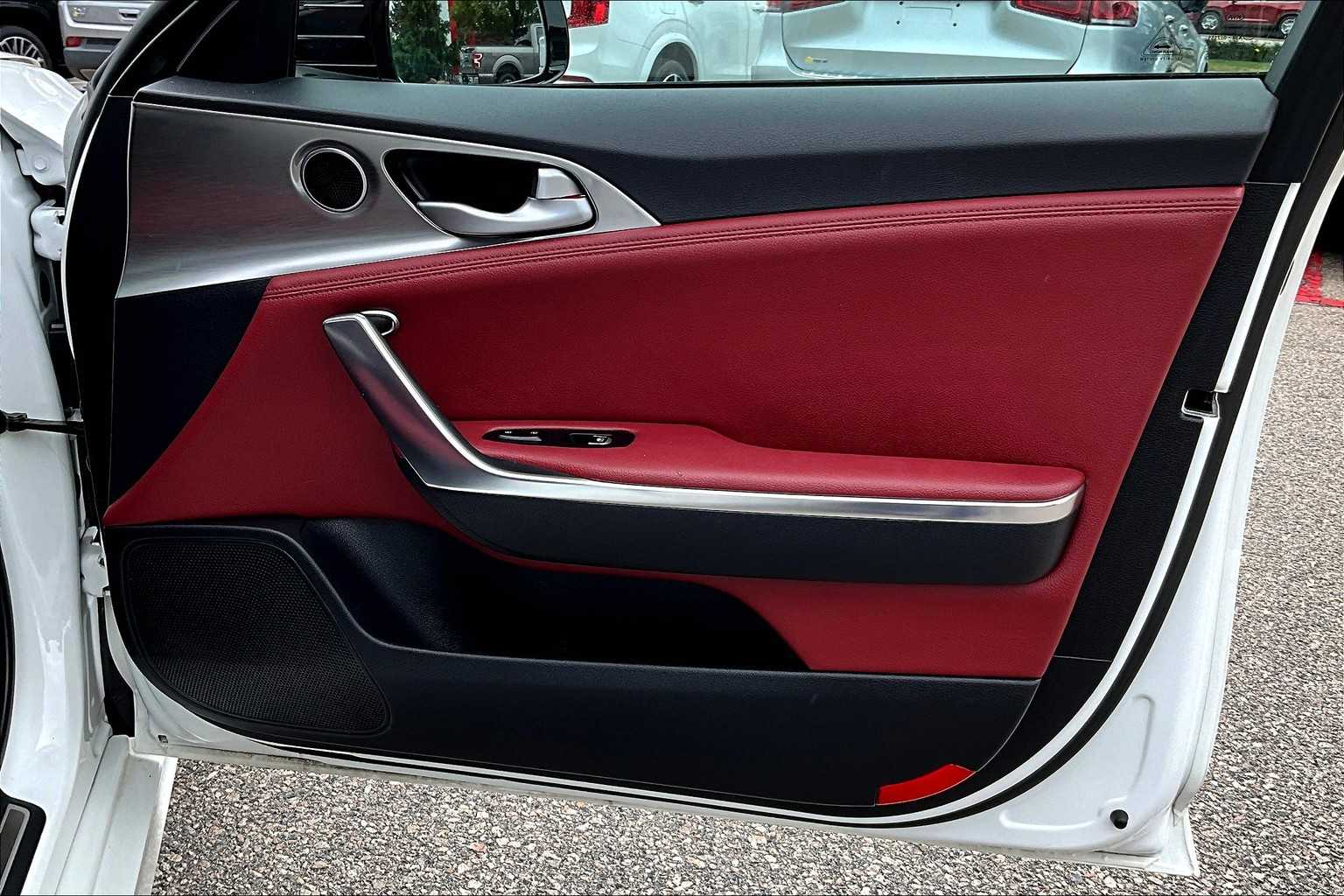 2022 Kia Stinger GT1 - Photo 12