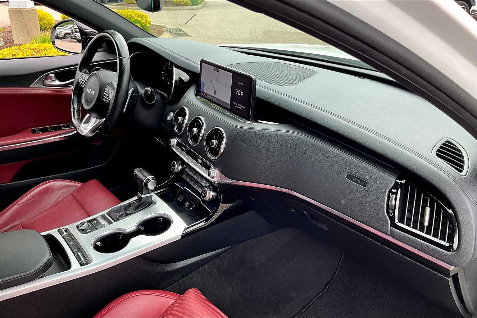 2022 Kia Stinger GT1 - Photo 14
