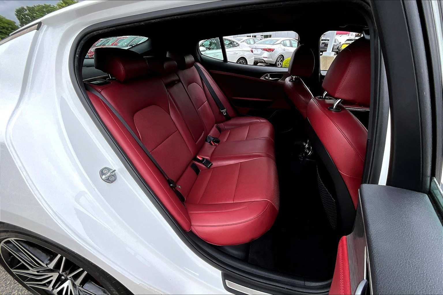 2022 Kia Stinger GT1 - Photo 16