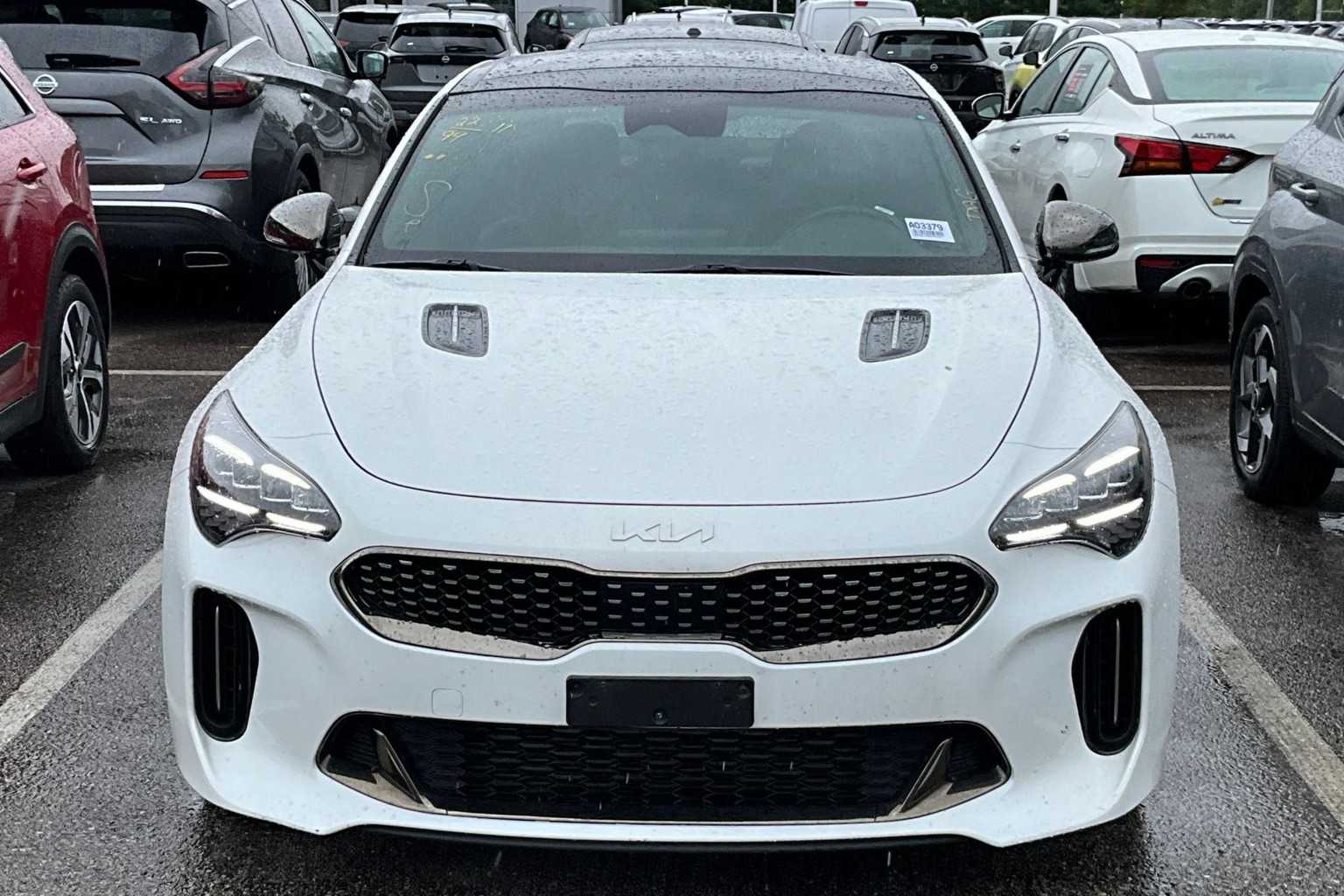 2022 Kia Stinger GT1 - Photo 2