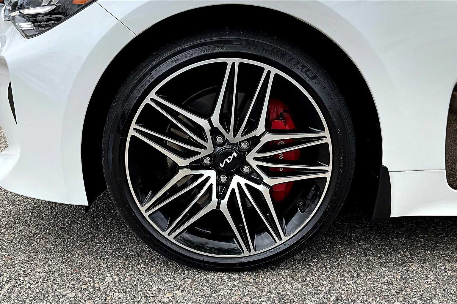 2022 Kia Stinger GT1 - Photo 7