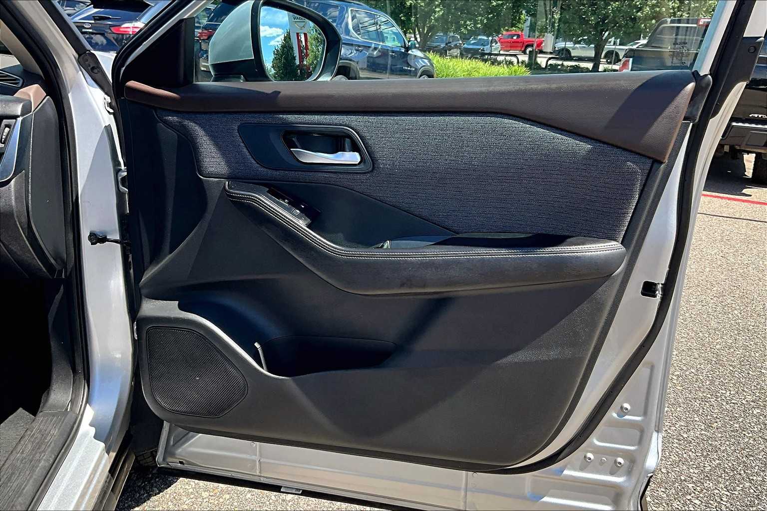2023 Nissan Rogue SV - Photo 12