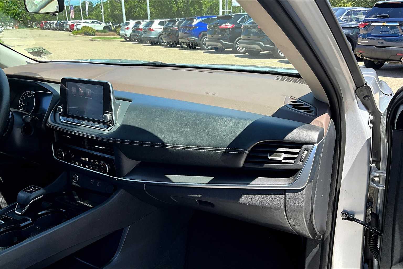 2023 Nissan Rogue SV - Photo 13