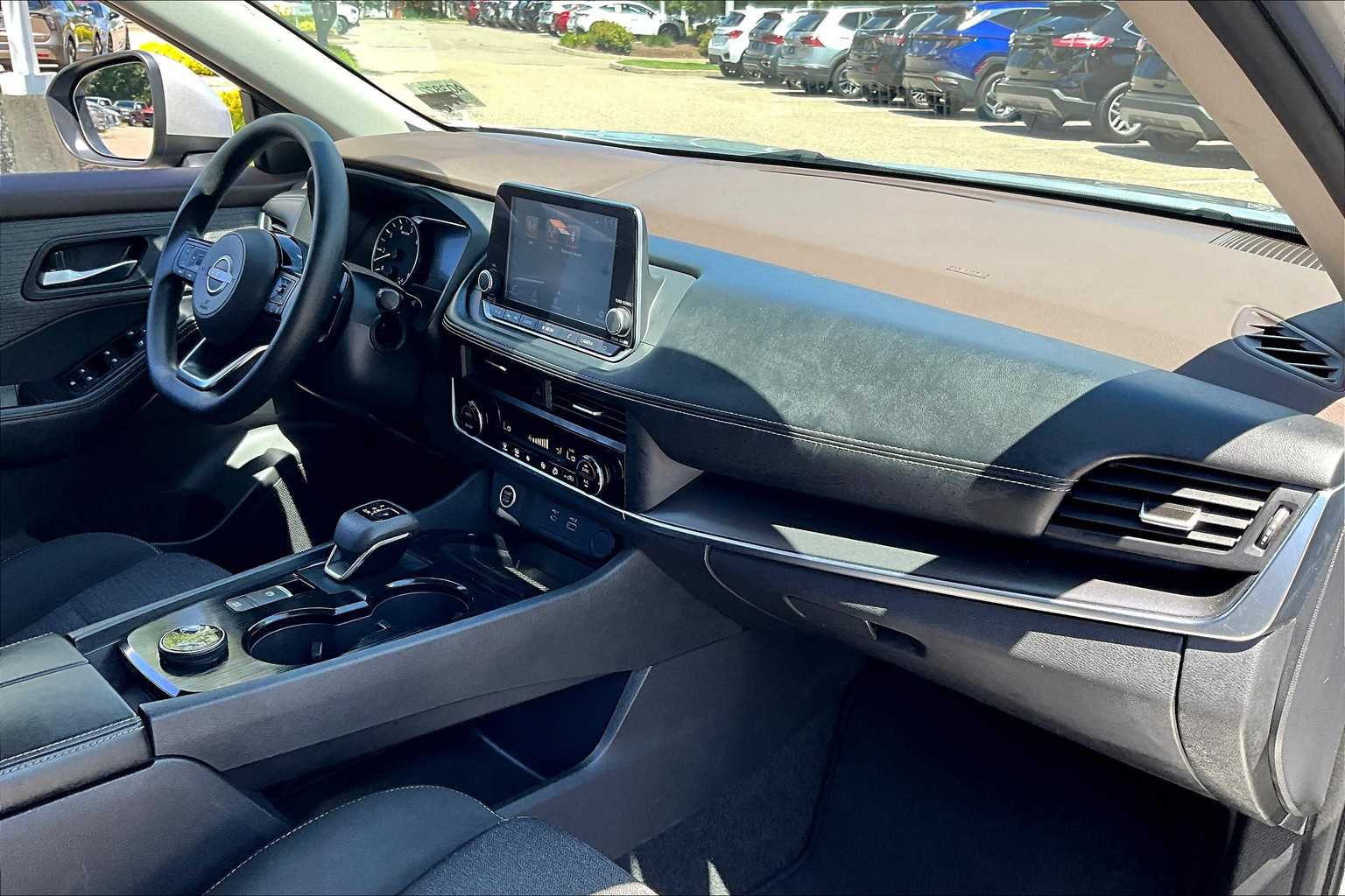2023 Nissan Rogue SV - Photo 14