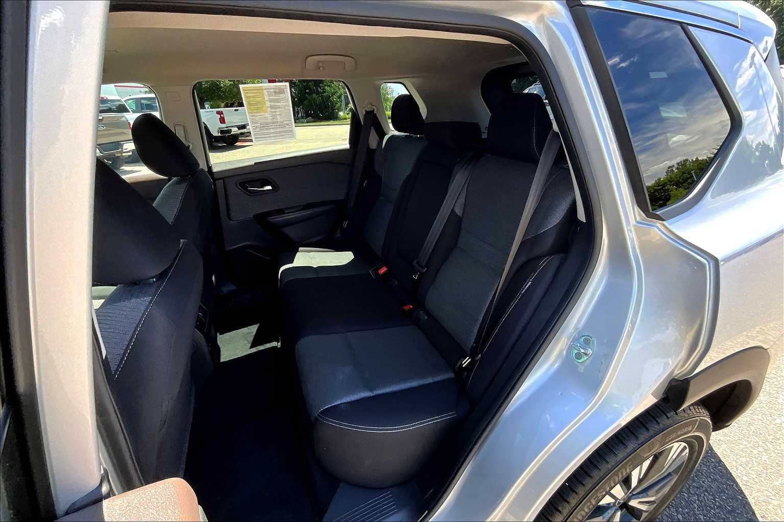 2023 Nissan Rogue SV - Photo 15