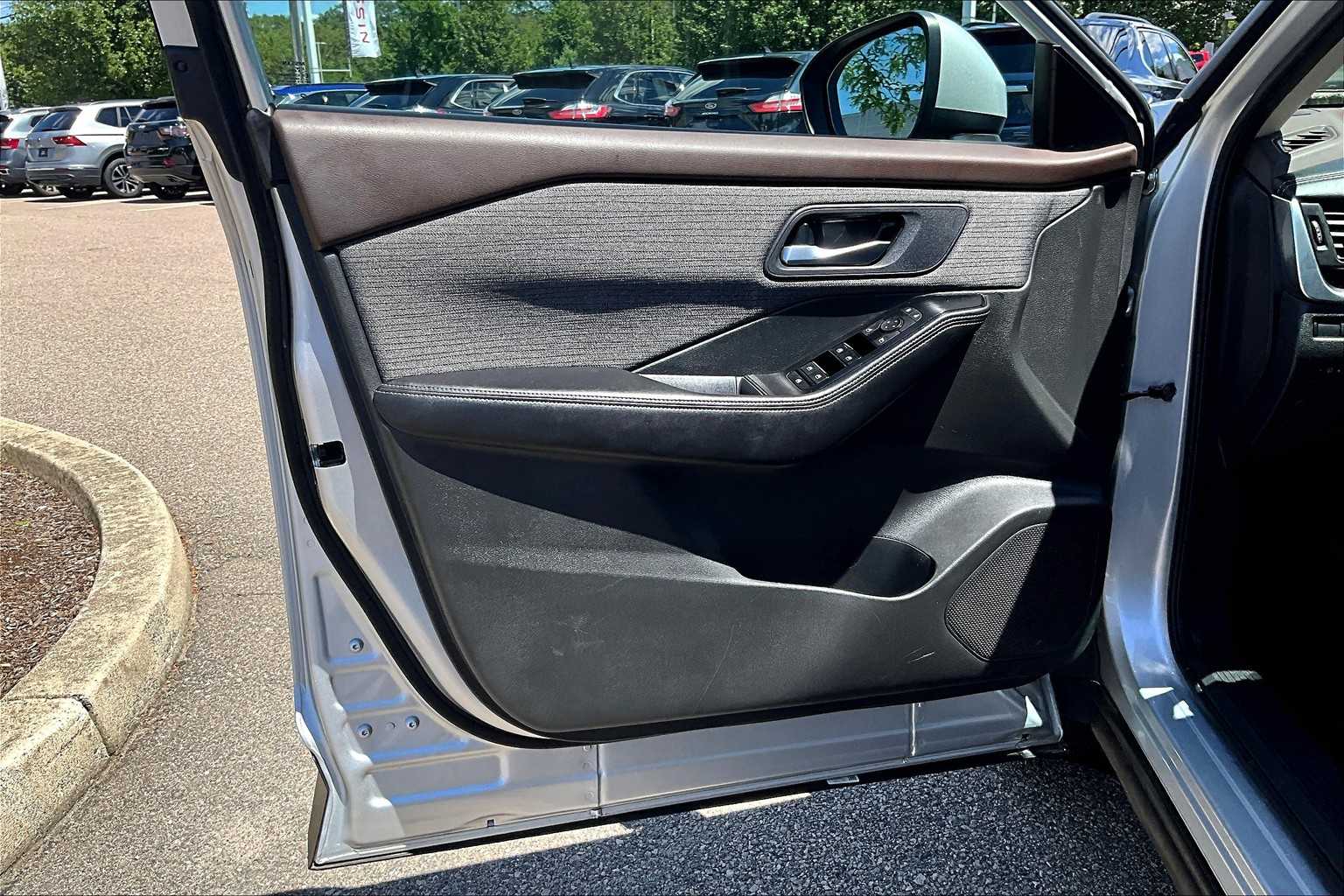 2023 Nissan Rogue SV - Photo 9
