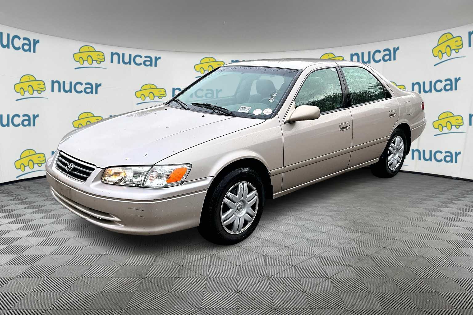 2000 Toyota Camry LE - Photo 2