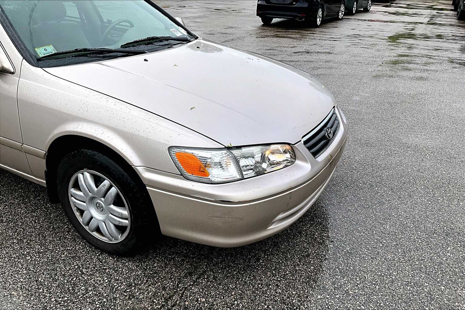 2000 Toyota Camry LE - Photo 5