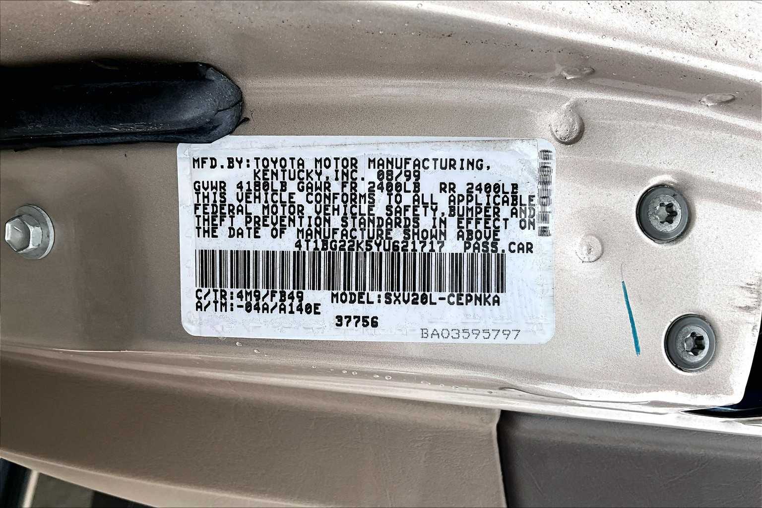 2000 Toyota Camry LE - Photo 6