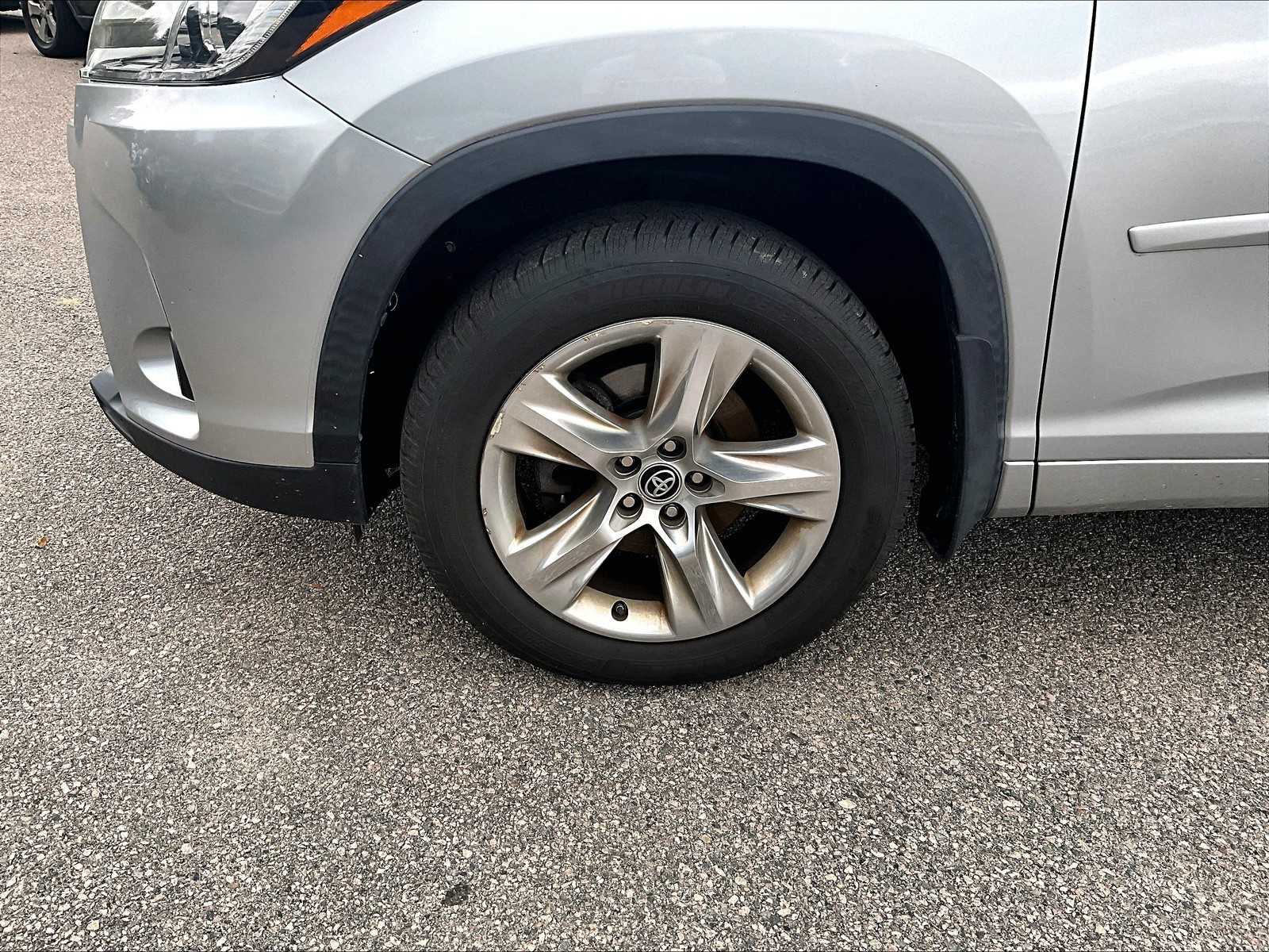 2017 Toyota Highlander Limited - Photo 4