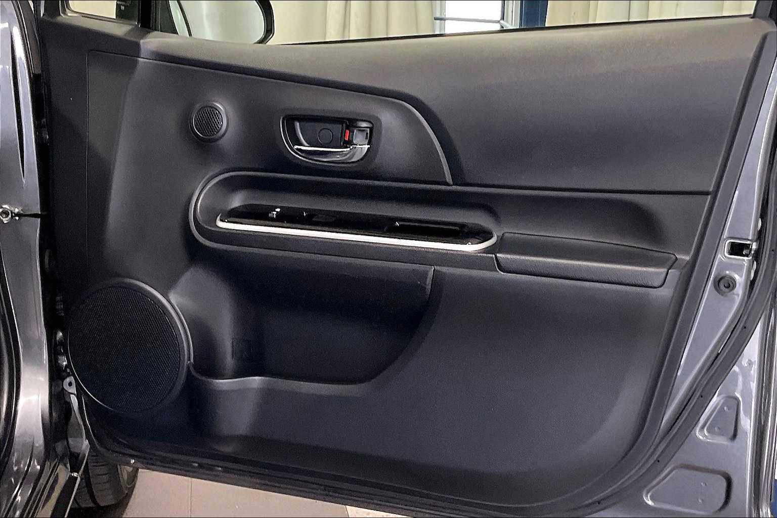 2016 Toyota Prius c Four - Photo 12