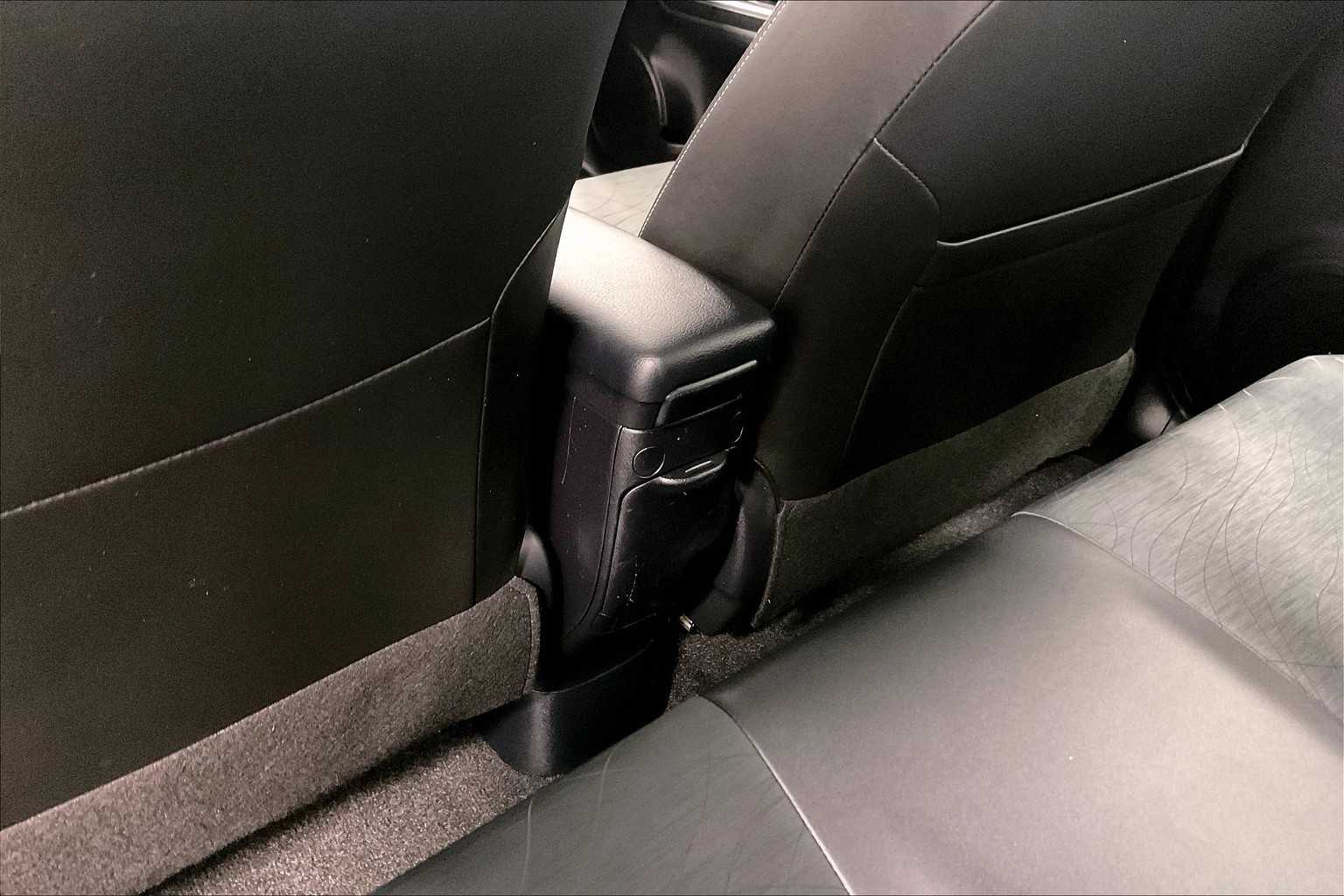 2016 Toyota Prius c Four - Photo 27