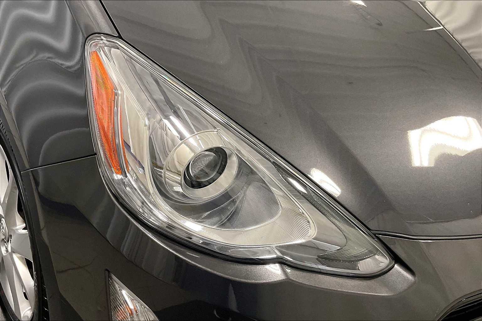 2016 Toyota Prius c Four - Photo 32