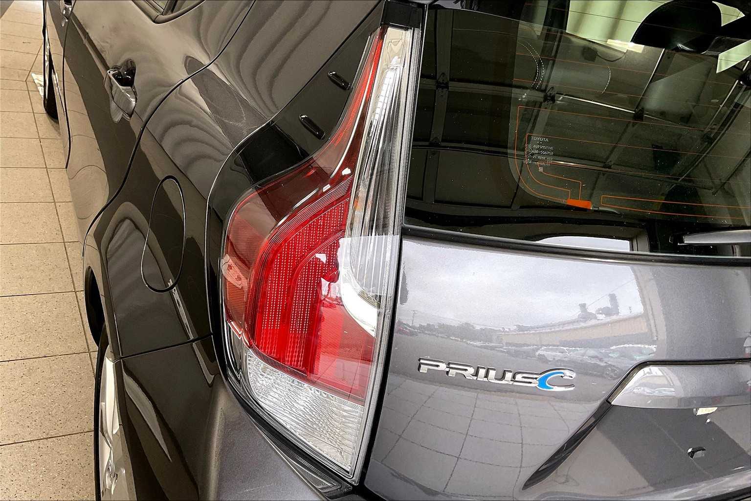 2016 Toyota Prius c Four - Photo 33