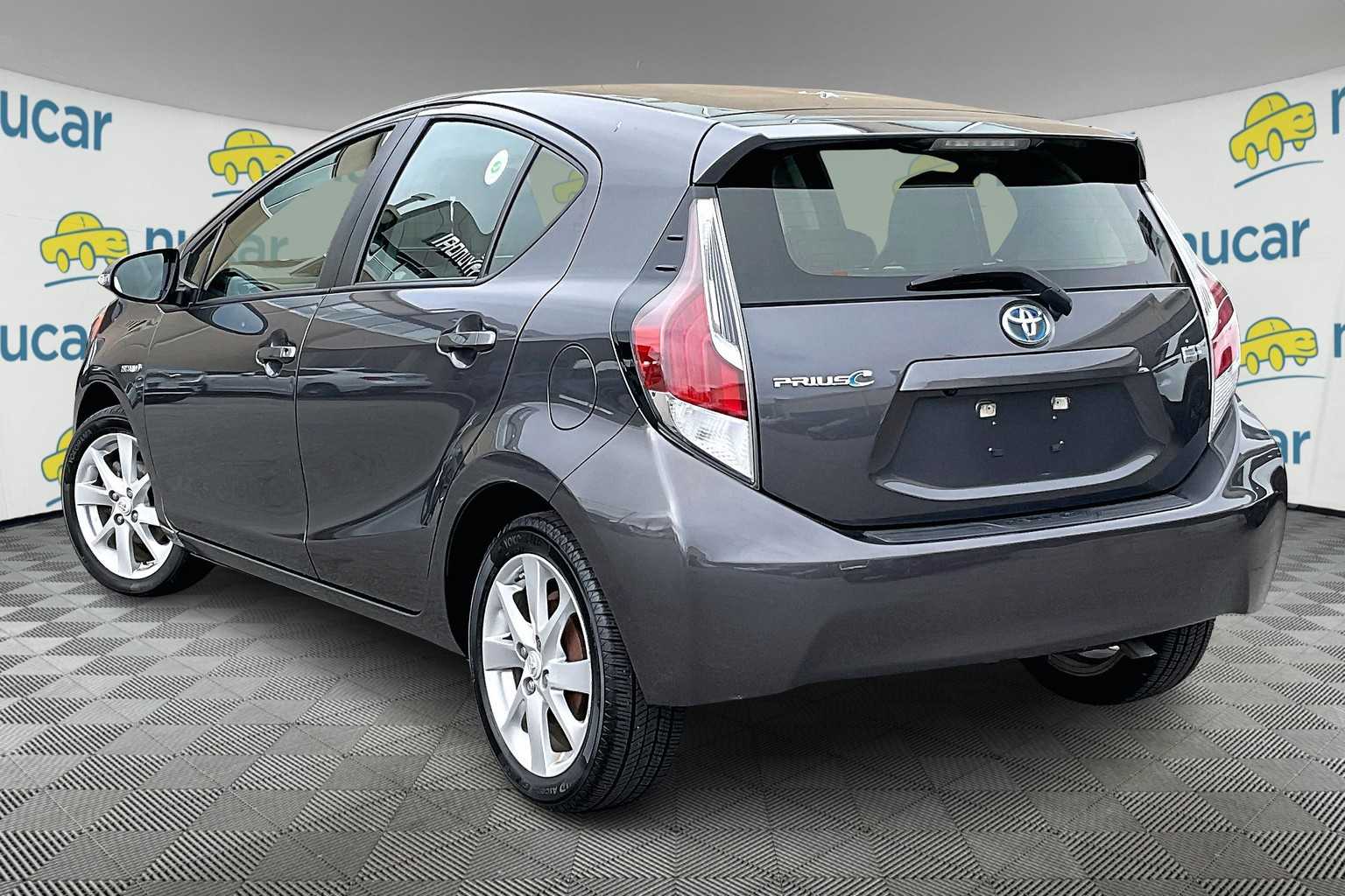 2016 Toyota Prius c Four - Photo 4