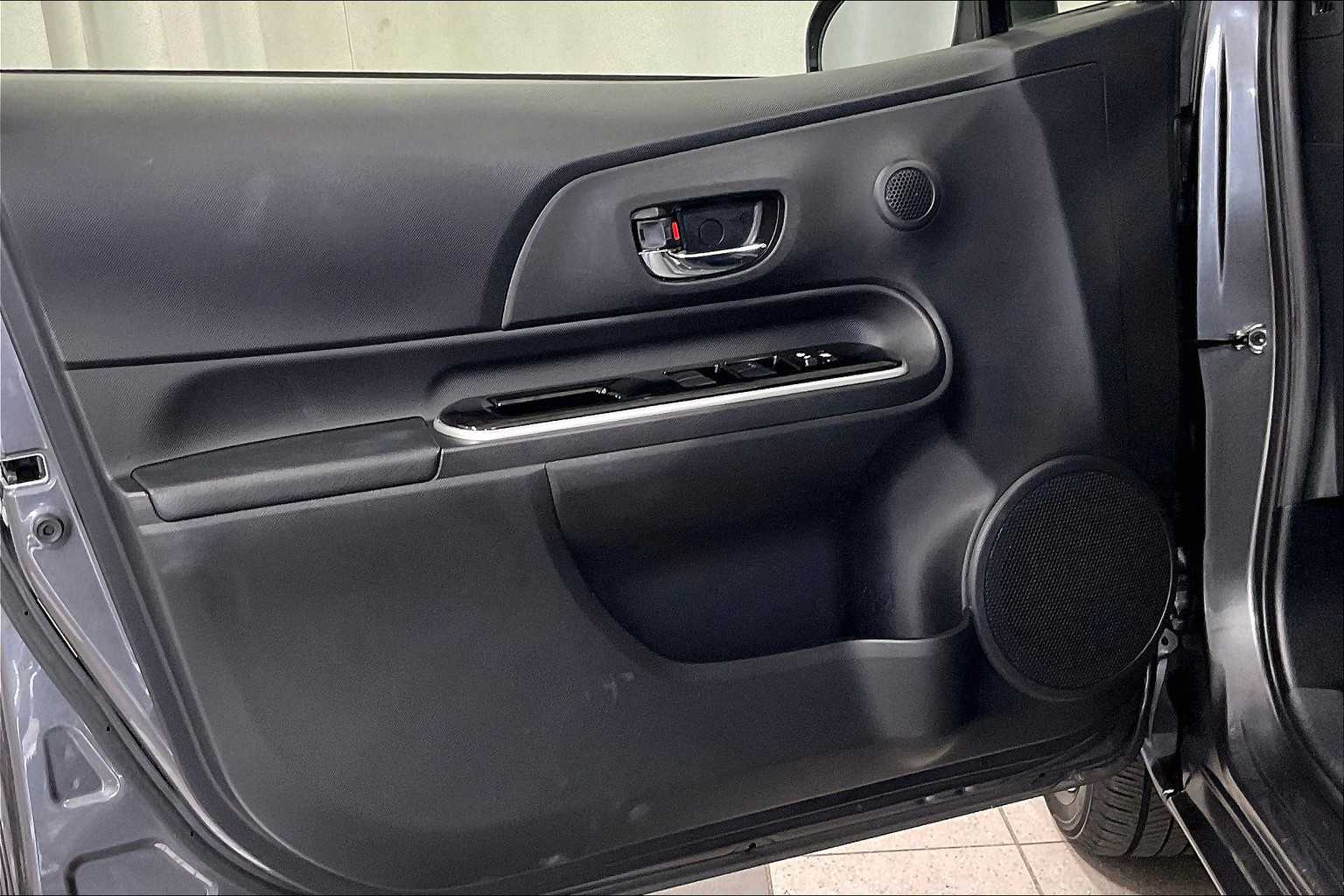 2016 Toyota Prius c Four - Photo 9