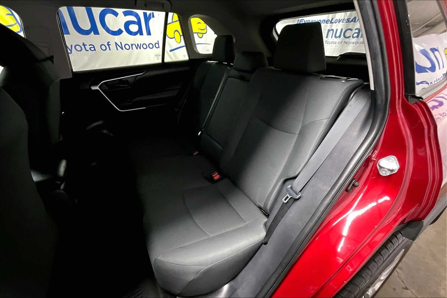 2021 Toyota RAV4 LE - Photo 15