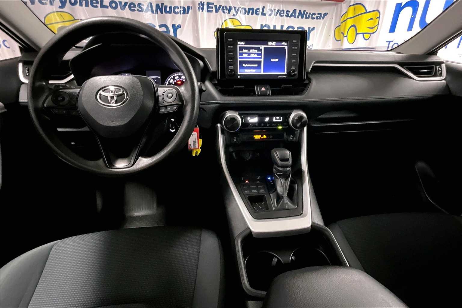 2021 Toyota RAV4 LE - Photo 21