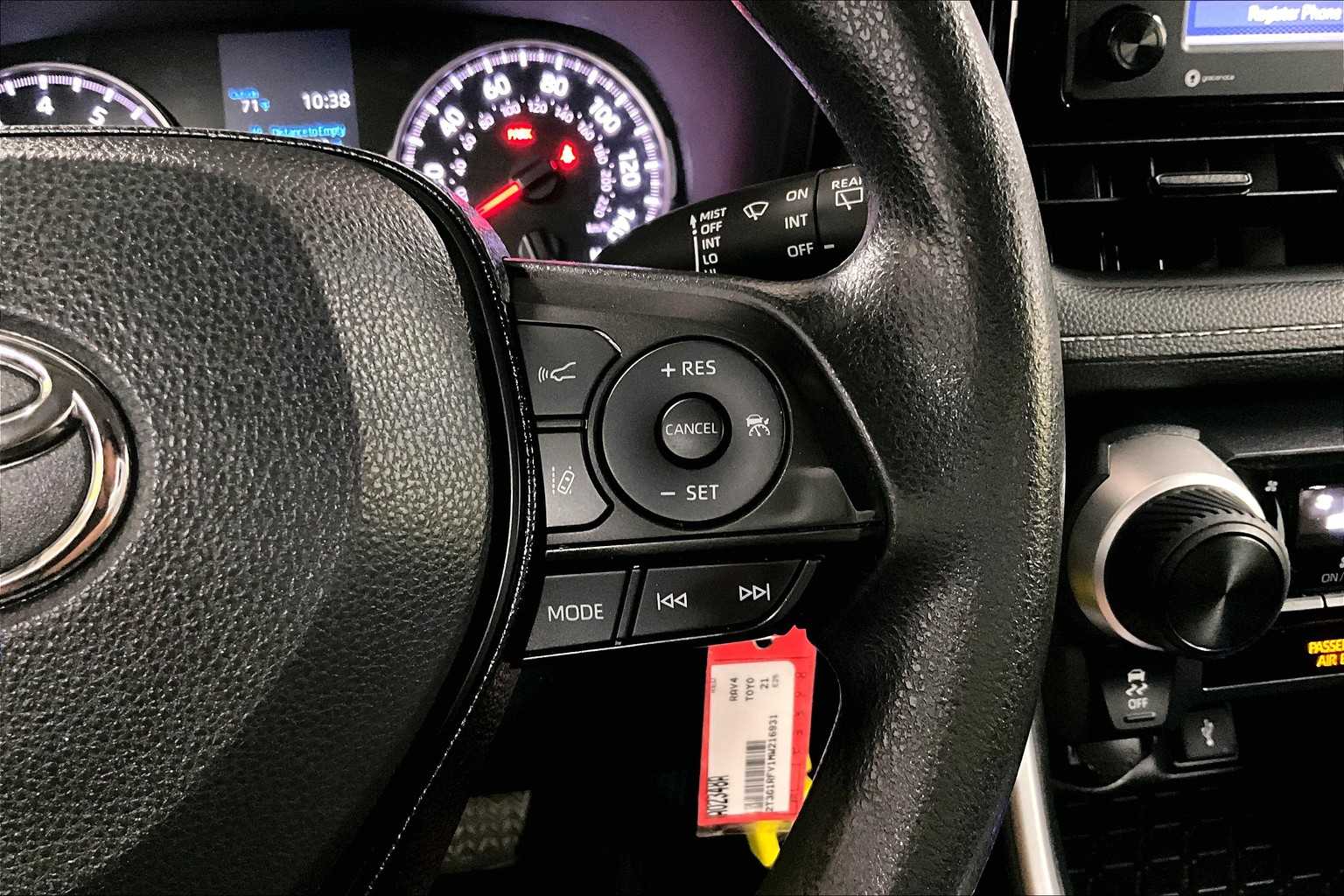 2021 Toyota RAV4 LE - Photo 23
