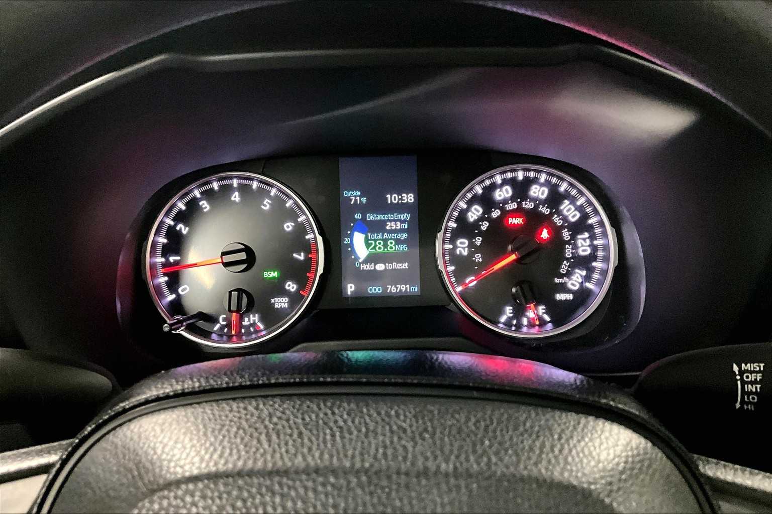 2021 Toyota RAV4 LE - Photo 24