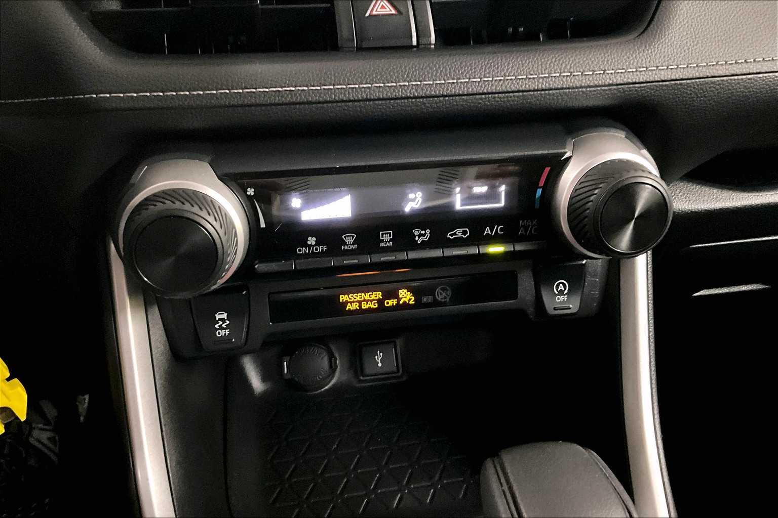 2021 Toyota RAV4 LE - Photo 25