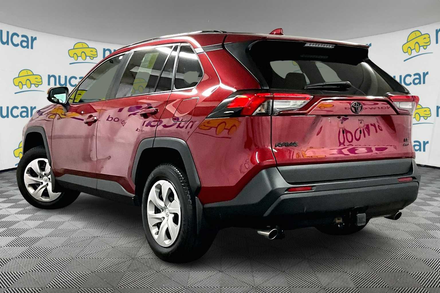 2021 Toyota RAV4 LE - Photo 4