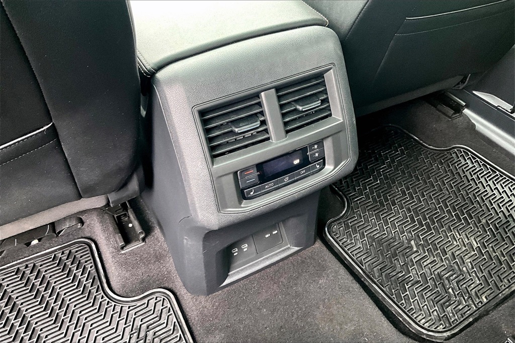 2022 Volkswagen Atlas 3.6L V6 SEL Premium R-Line - Photo 30