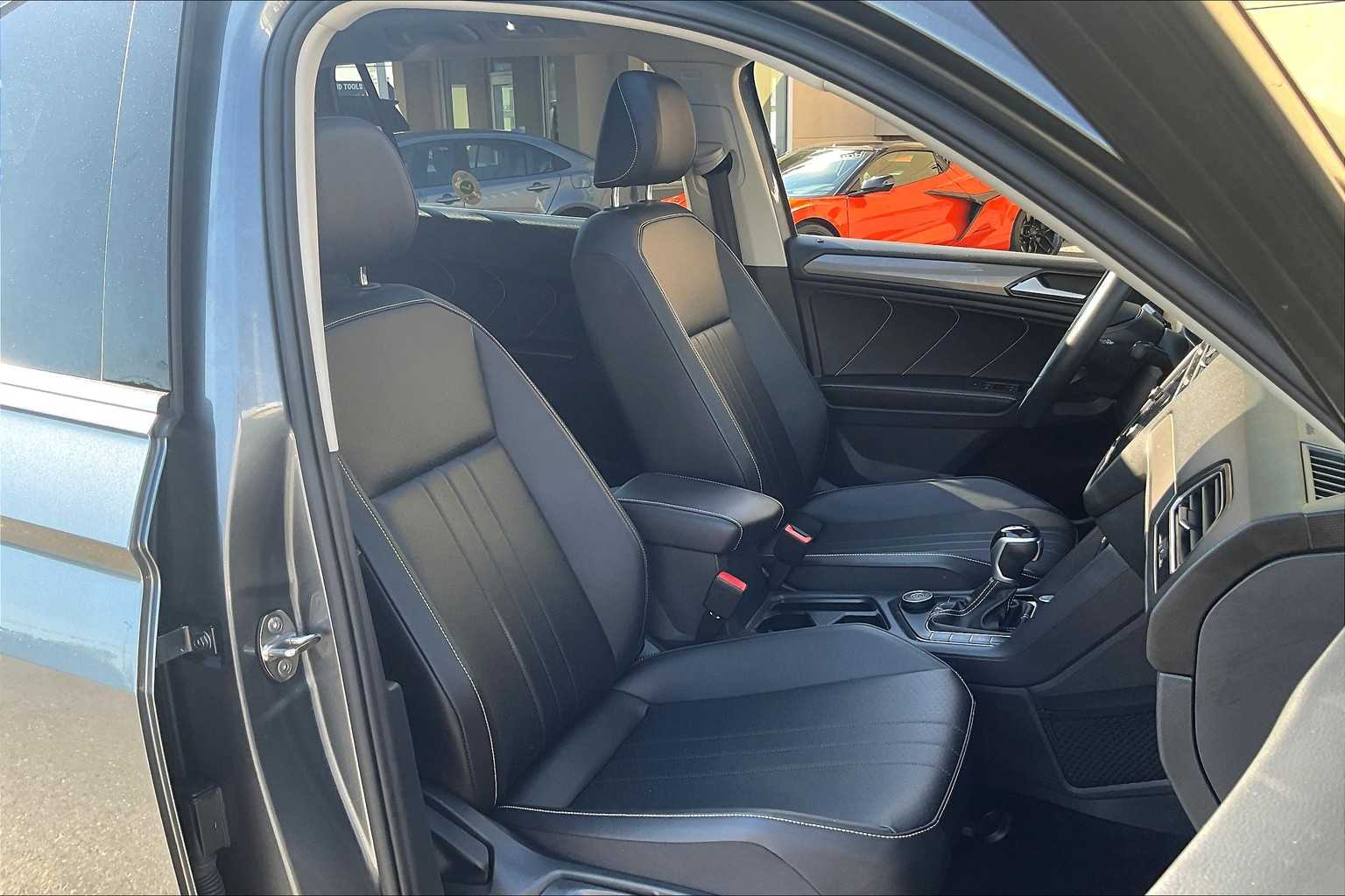 2022 Volkswagen Tiguan SE - Photo 11