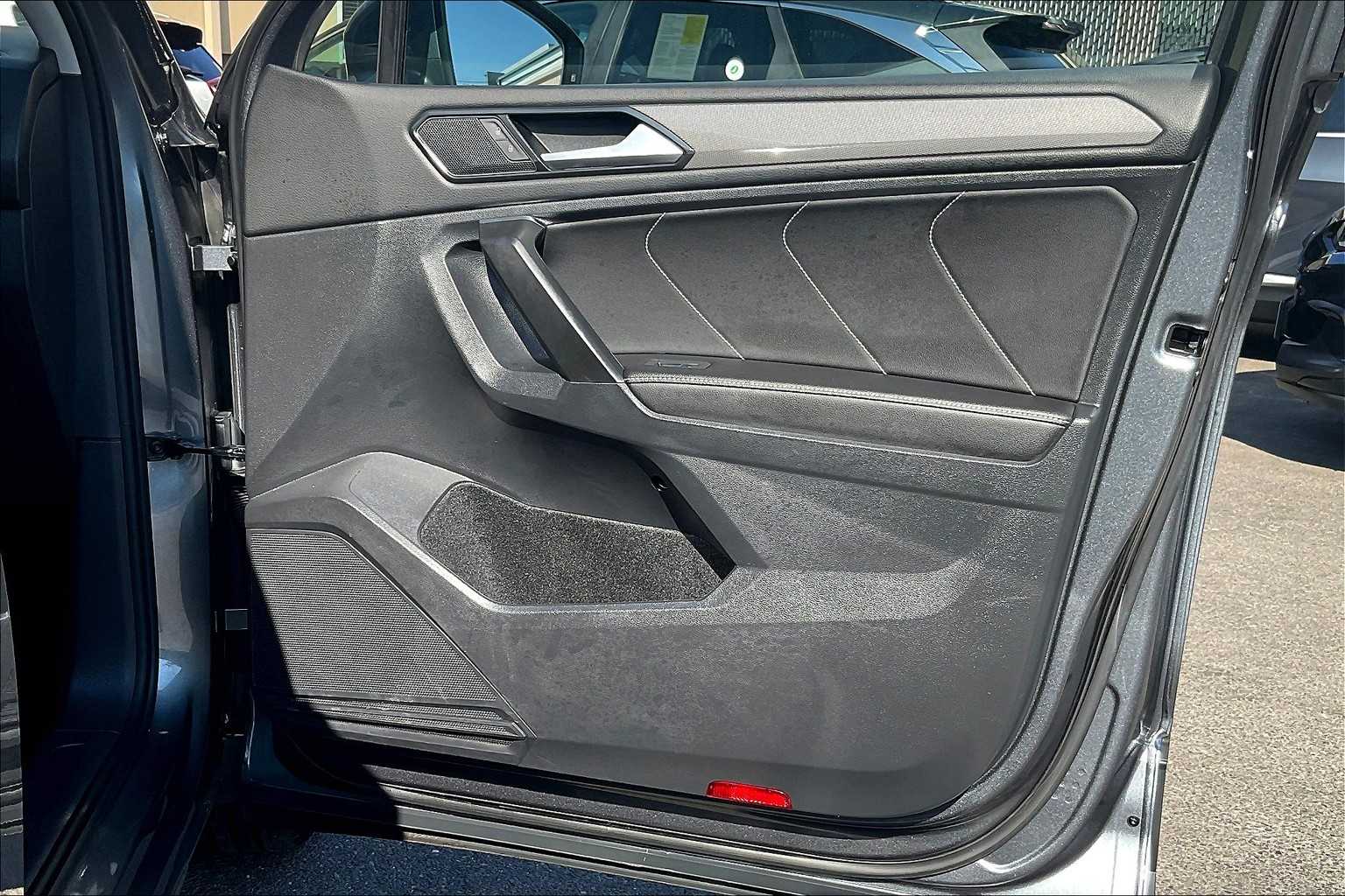 2022 Volkswagen Tiguan SE - Photo 12