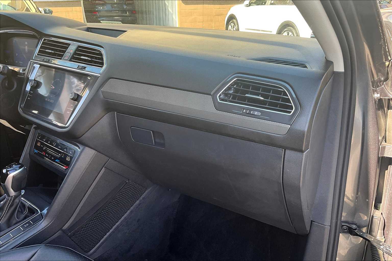 2022 Volkswagen Tiguan SE - Photo 13