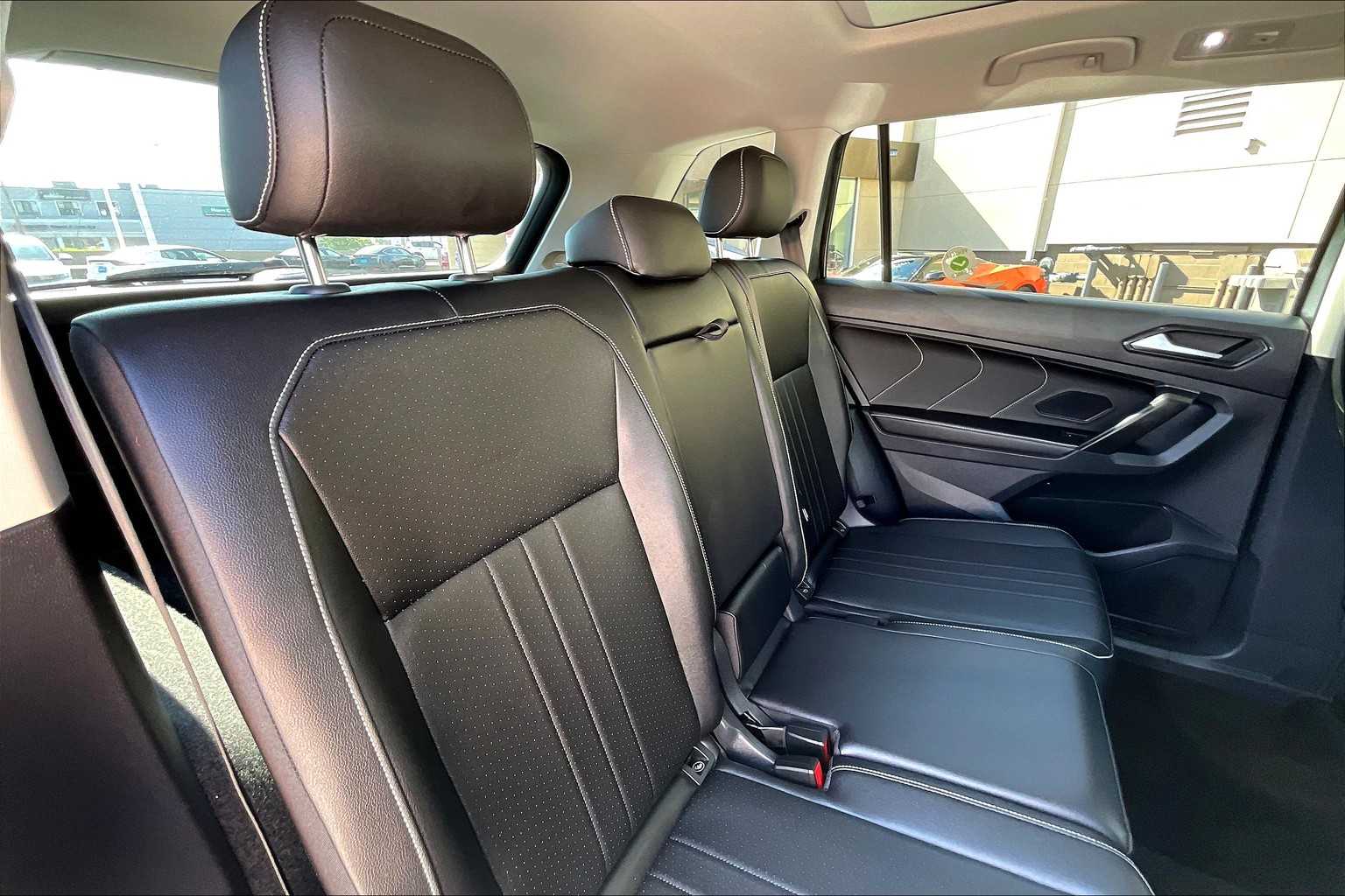 2022 Volkswagen Tiguan SE - Photo 16