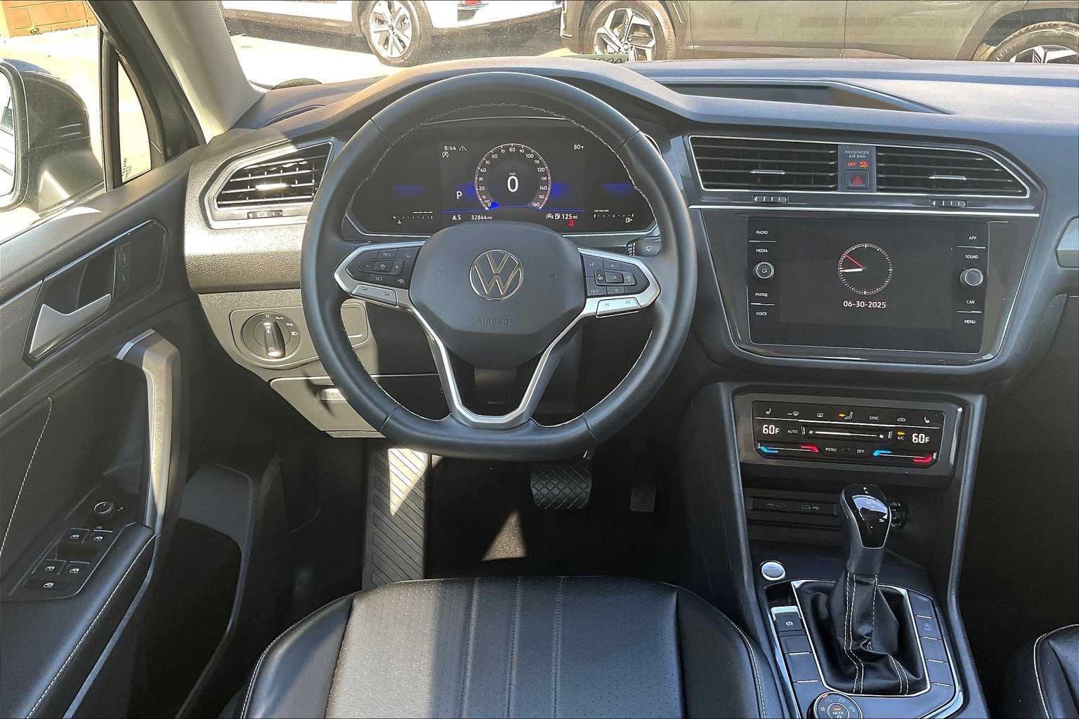 2022 Volkswagen Tiguan SE - Photo 17