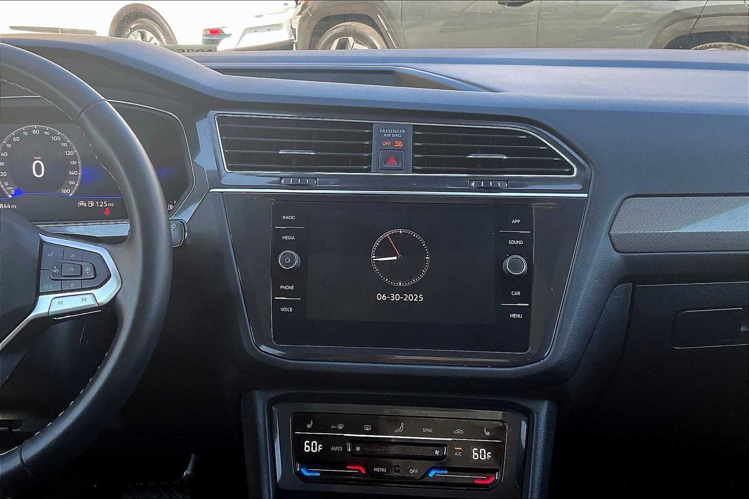 2022 Volkswagen Tiguan SE - Photo 18