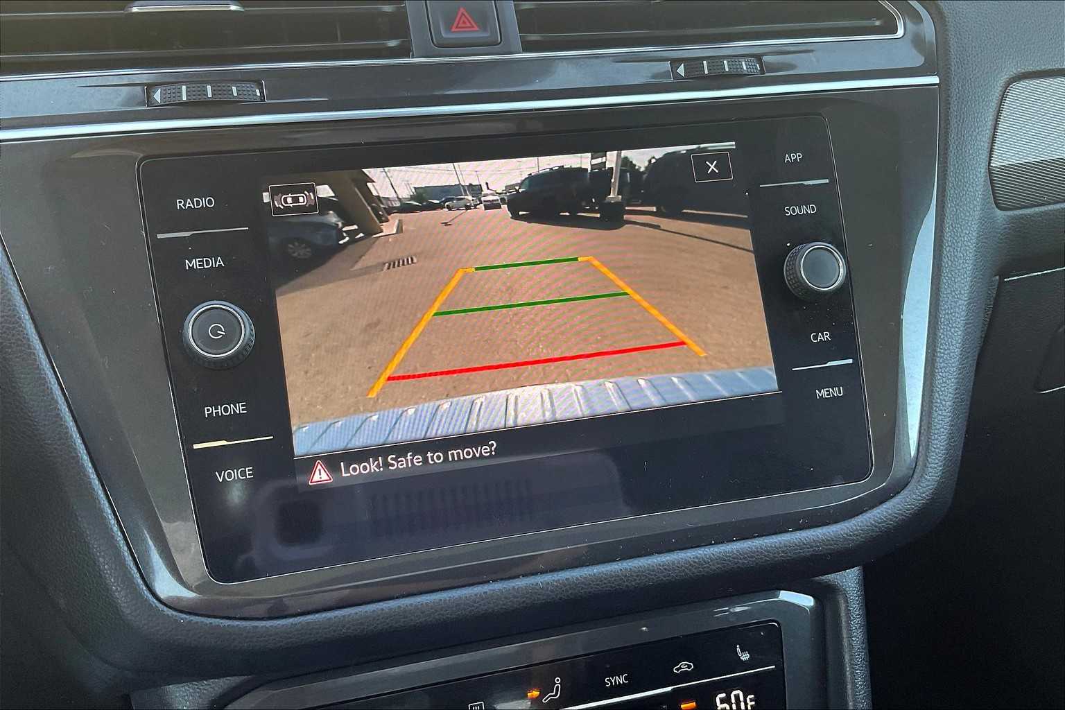 2022 Volkswagen Tiguan SE - Photo 19