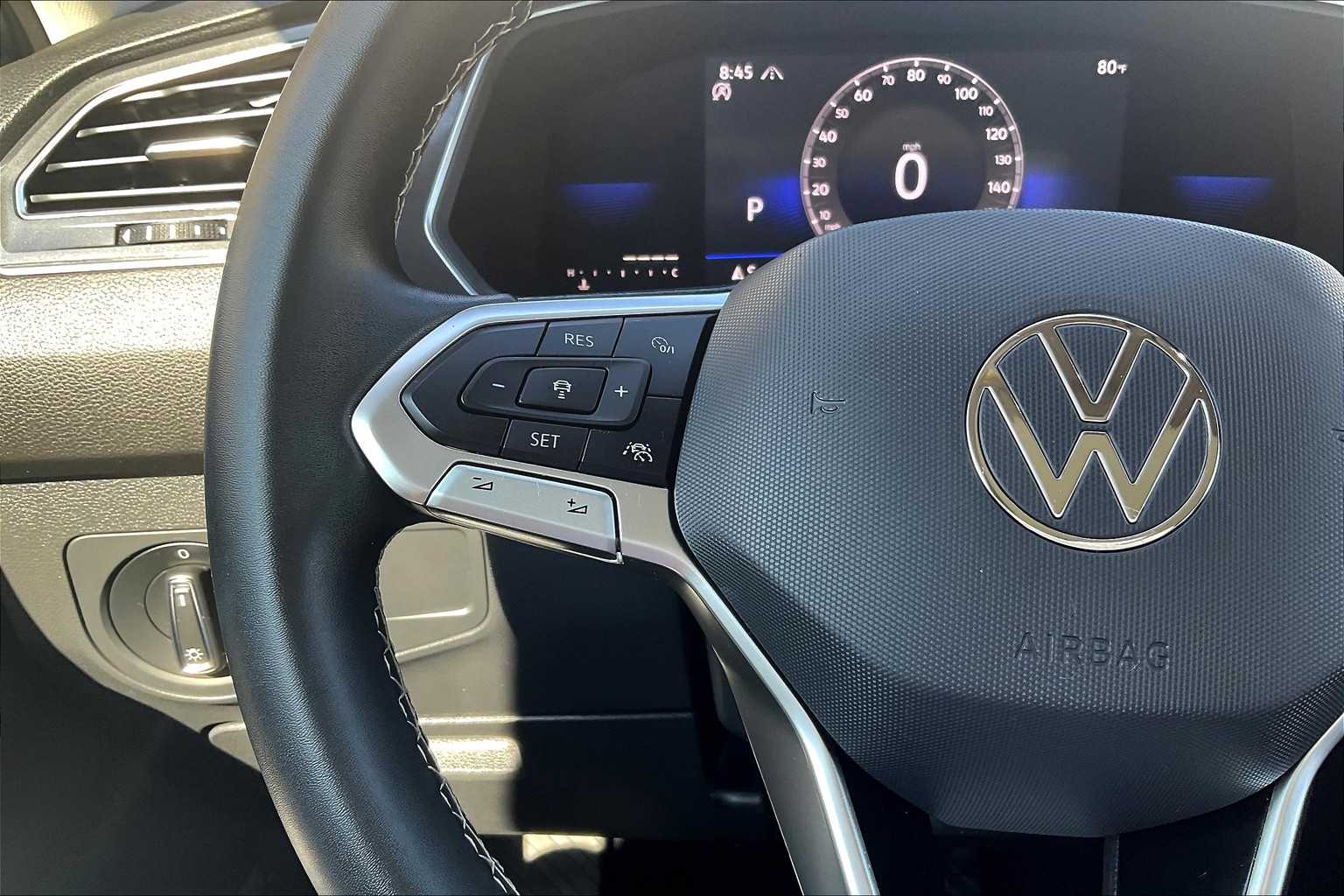 2022 Volkswagen Tiguan SE - Photo 23
