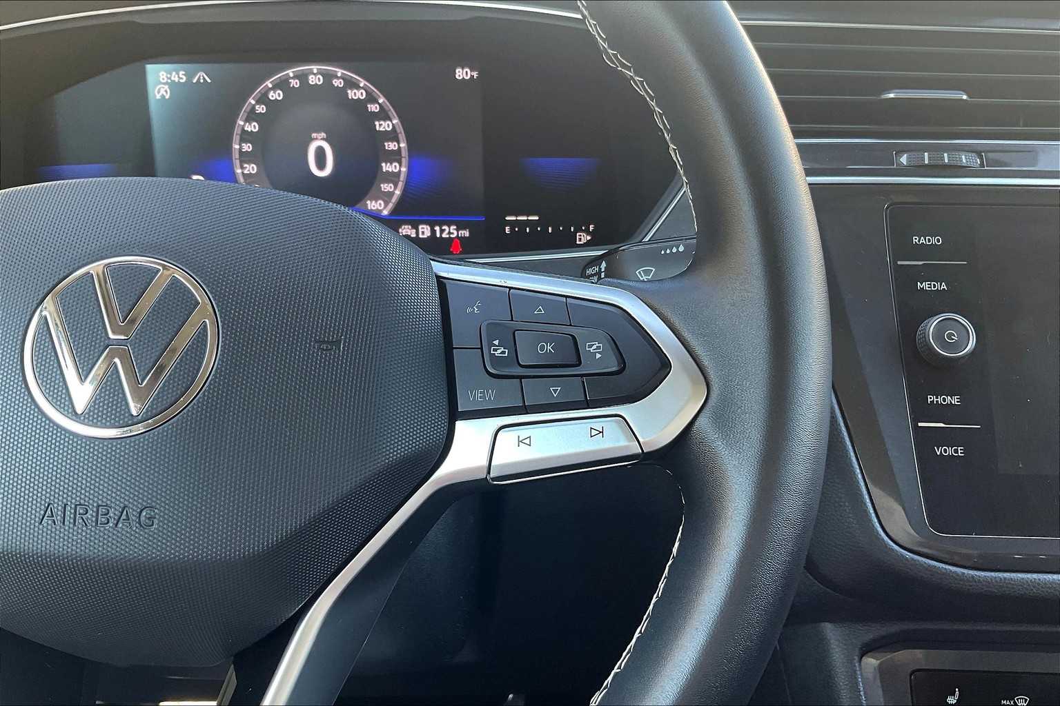 2022 Volkswagen Tiguan SE - Photo 24