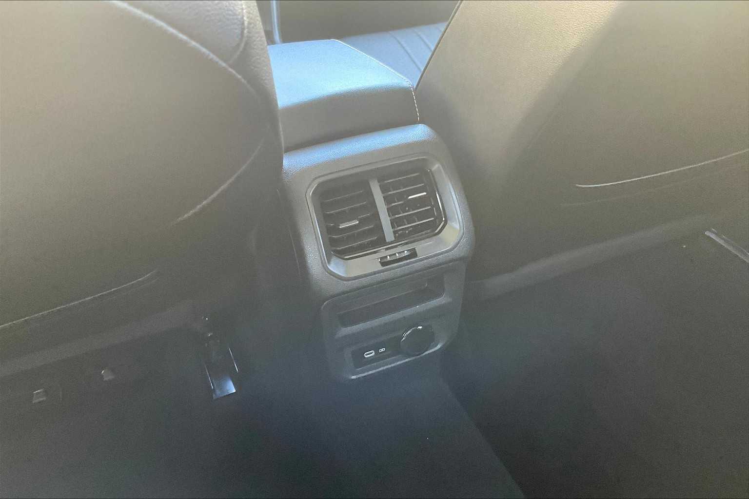 2022 Volkswagen Tiguan SE - Photo 28