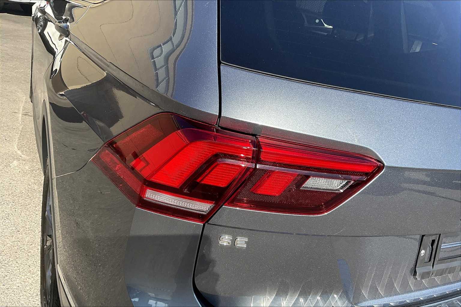 2022 Volkswagen Tiguan SE - Photo 34