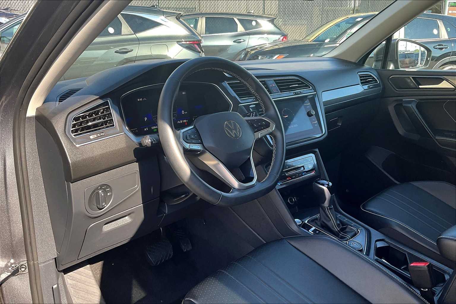 2022 Volkswagen Tiguan SE - Photo 8