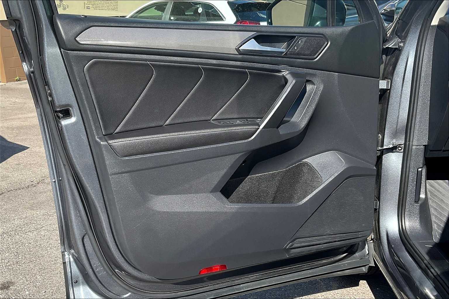 2022 Volkswagen Tiguan SE - Photo 9