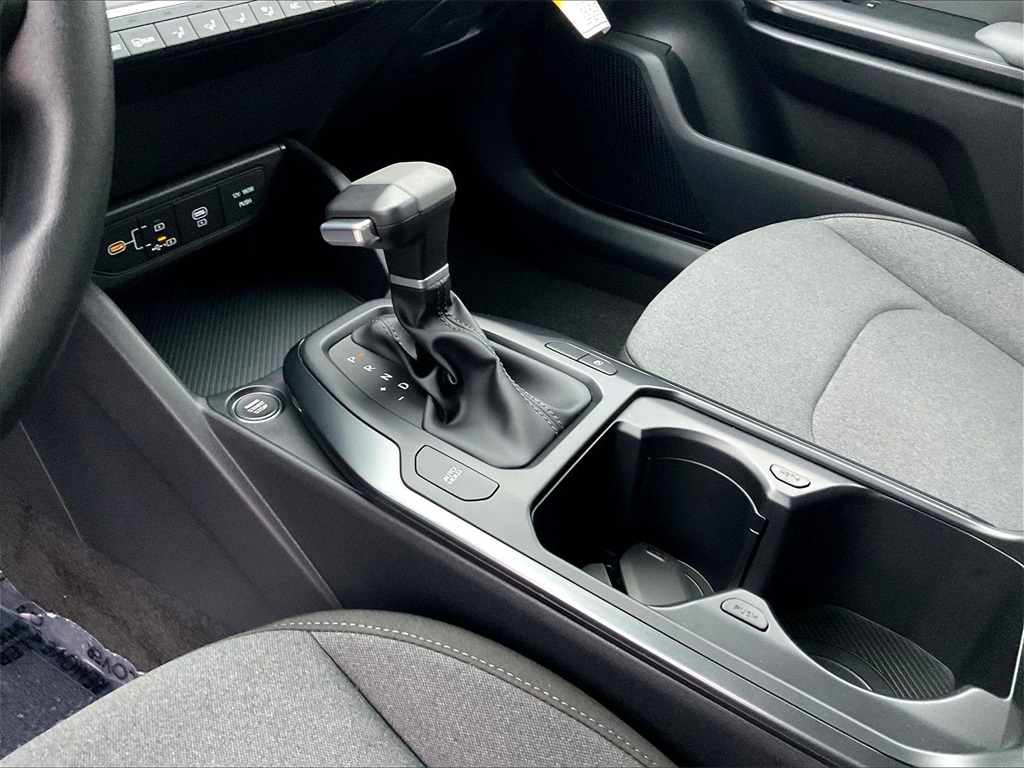 2025 Kia K4 LXS - Photo 14