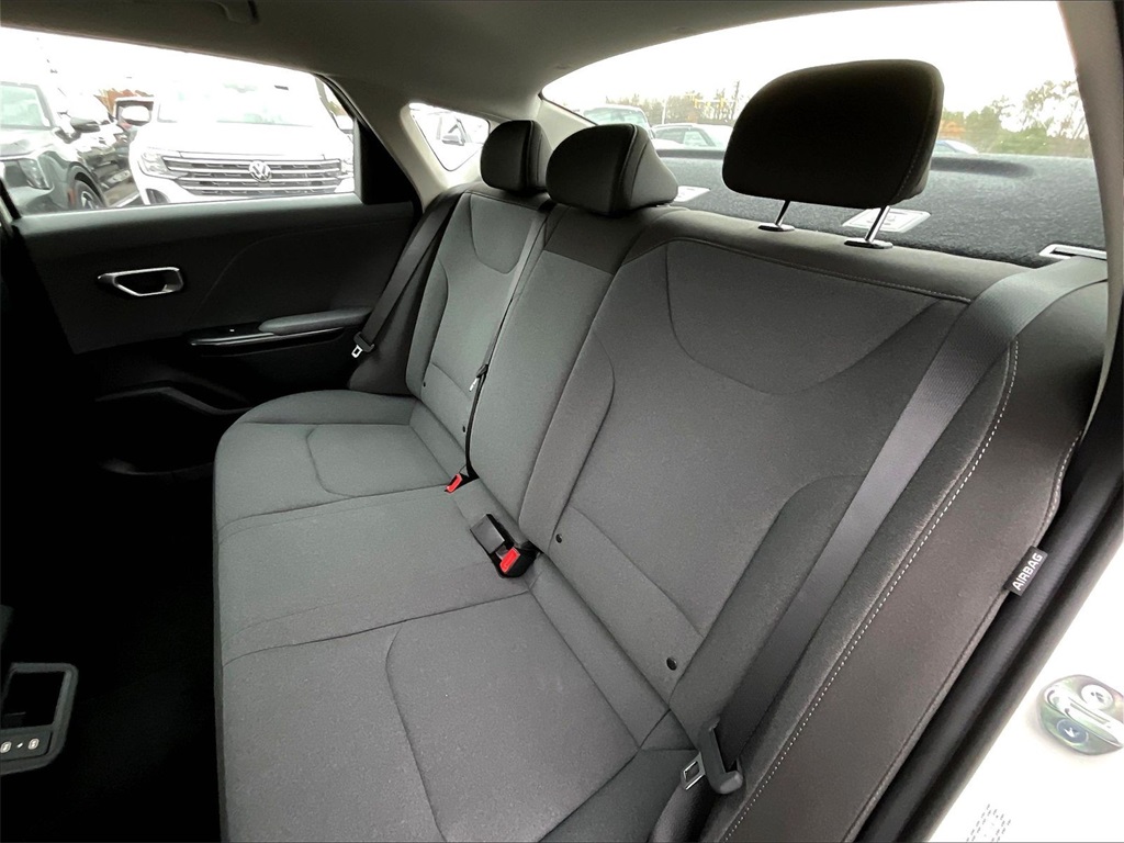 2025 Kia K4 LXS - Photo 15