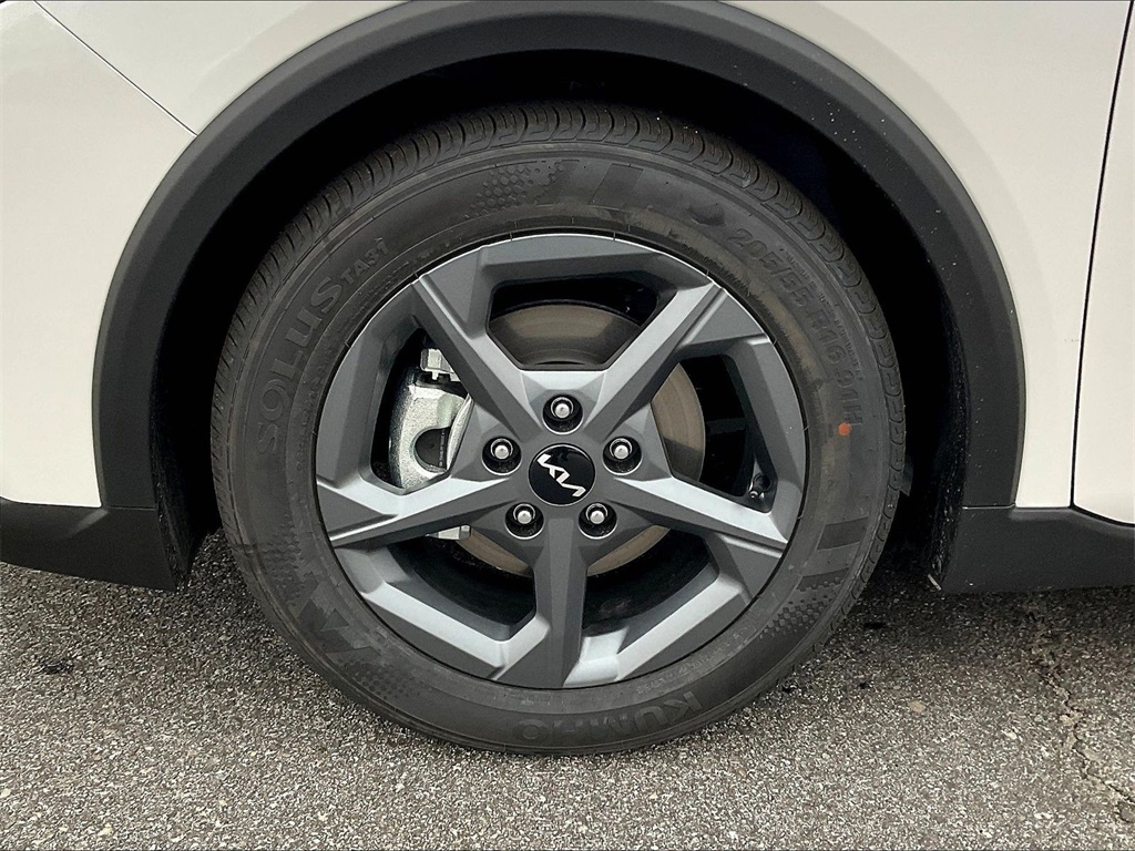 2025 Kia K4 LXS - Photo 8