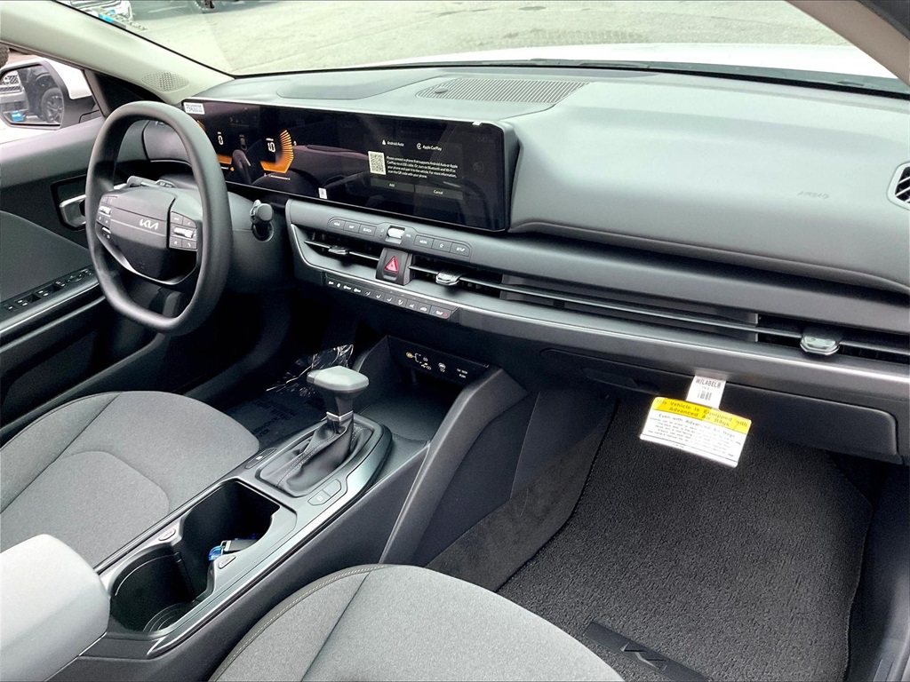 2025 Kia K4 LXS - Photo 10