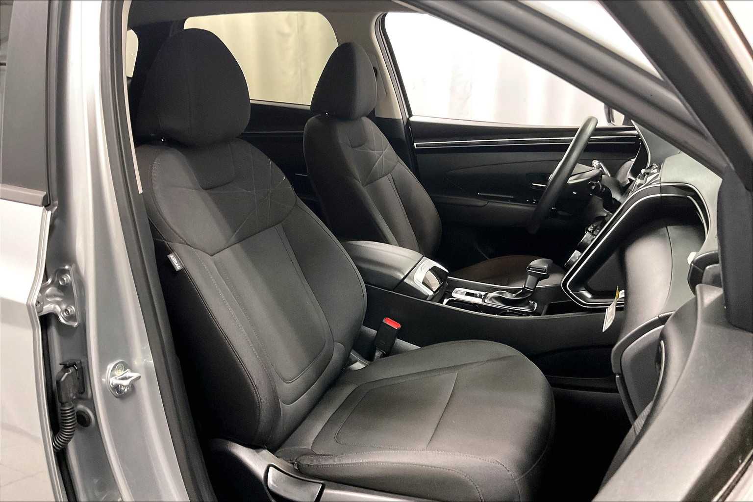 2022 Hyundai Tucson SE - Photo 11