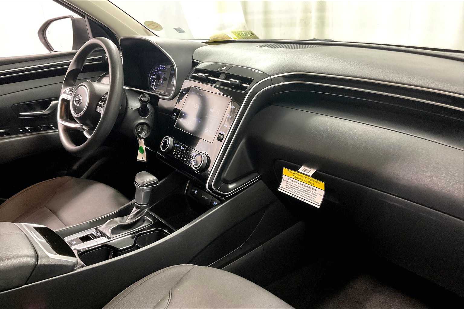 2022 Hyundai Tucson SE - Photo 14