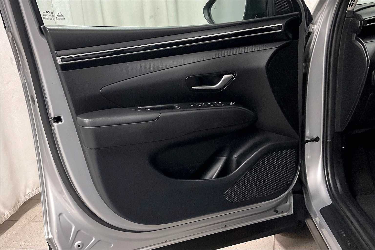 2022 Hyundai Tucson SE - Photo 9