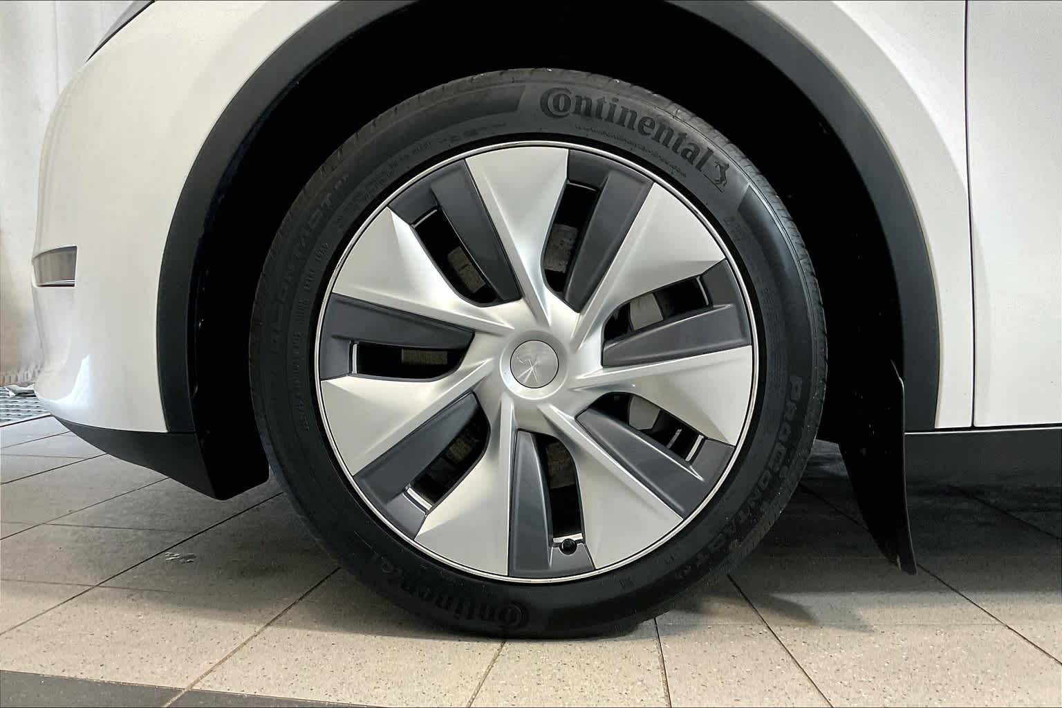 2023 Tesla Model Y Long Range - Photo 7