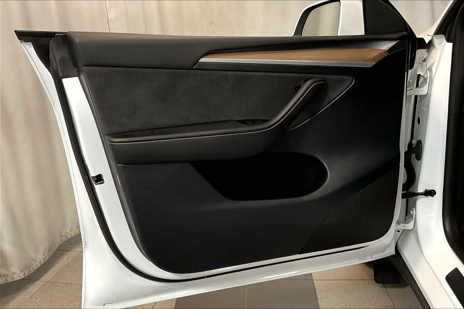 2023 Tesla Model Y Long Range - Photo 9